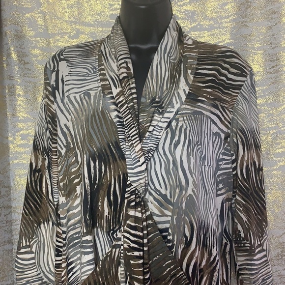 Bellissima Brown/Cream Animal Print 3/4 sleeve Blouse Size XL - Picture 3 of 11